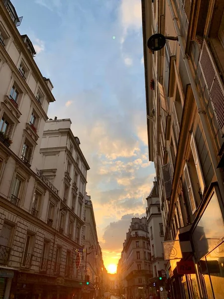 Δρόμοι Της Ευρωπαϊκής Πόλης Ηλιοβασίλεμα — Φωτογραφία Αρχείου