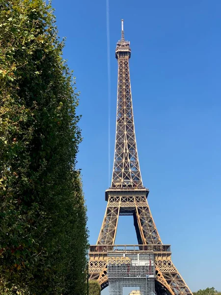 Eiffeltornet Den Blå Himlen Staden — Stockfoto