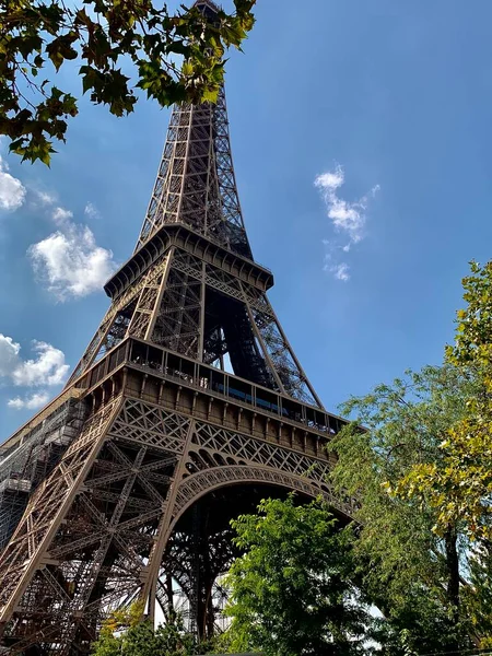 Eiffeltornet Den Blå Himlen Staden — Stockfoto