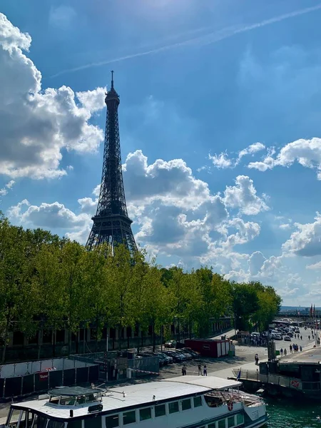 Torre Eiffel Cielo Azul Ciudad — Foto de Stock