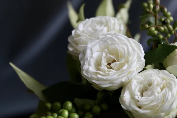 Schöner Strauß Weißer Rosen Garten — Stockfoto