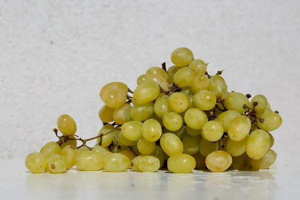 Monte Uvas Verdes Mesa Branca — Fotografia de Stock