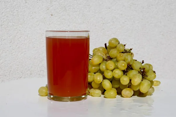 Green Grape Red Juice White Background — Stock Photo, Image