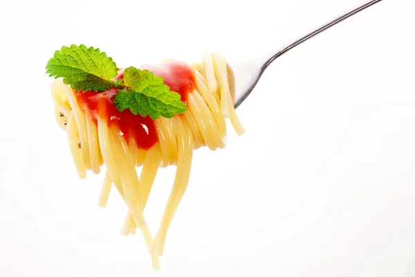 İtalyan makarna, domates sosu ve nane — Stok fotoğraf