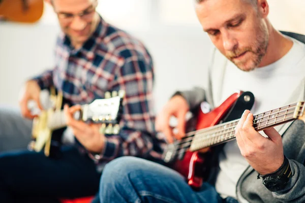 Guitar lesson, Focus on hand — Stock Photo, Image