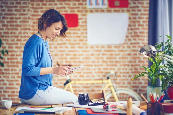Woman Working in modern office — Stock Photo, Image
