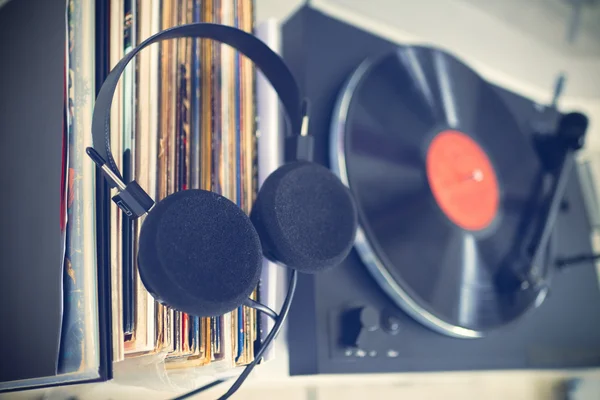 Analog Stereo Turntable Vinyl Record Player — Stock Photo, Image