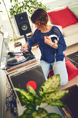 Kadın dinleme vinil  