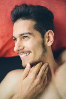 yakışıklı bir adam portresi 
