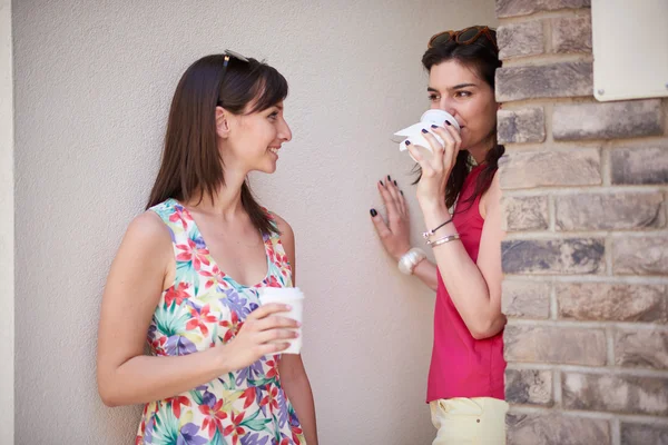 Chicas tomando café — Foto de Stock