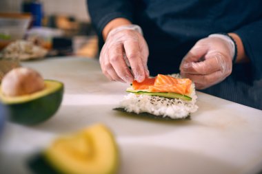 Suşi yapma Şef