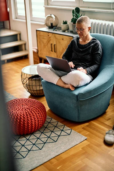 Attractive Senior Businesswoman Working Home While Sitting Her Chair Home — Stock Fotó