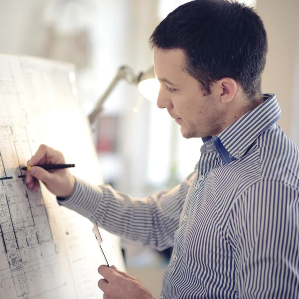 Architect in office — Stockfoto