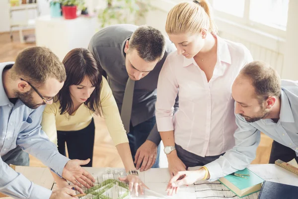 Arquitectos en oficina — Foto de Stock