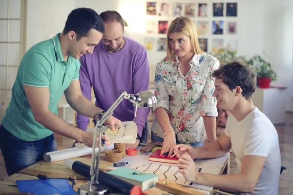 Arquitectos en oficina — Foto de Stock