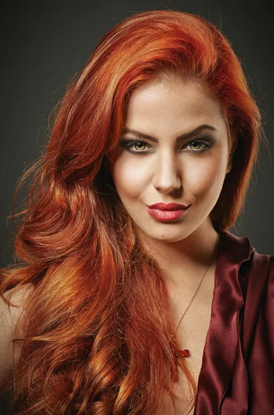 Glamorosas mujeres de cabello rojo — Foto de Stock