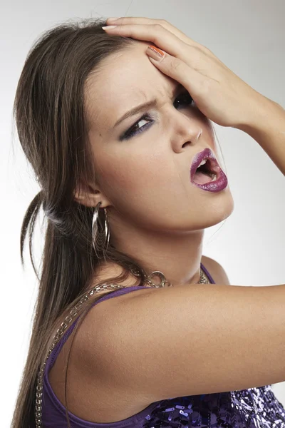 Mulher fazendo rostos: Migreno — Fotografia de Stock