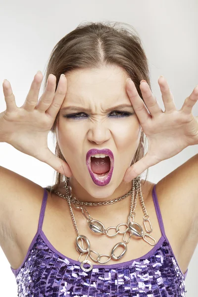 Mulher fazendo rostos: gritando — Fotografia de Stock