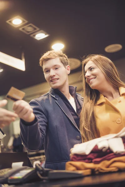 Couple in a boutique — Stock Photo, Image