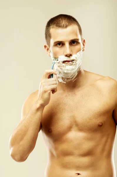 Man shaving in the bath