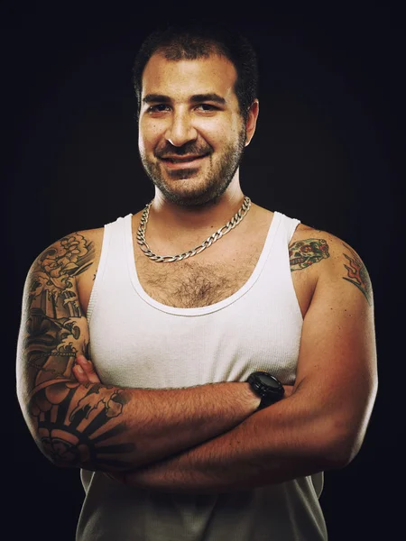 Retrato de un hombre tatuado —  Fotos de Stock