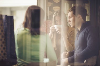 arkadaşlar kahve keyfi