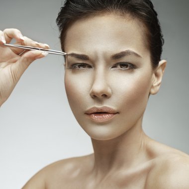 kadın koparma kaşları