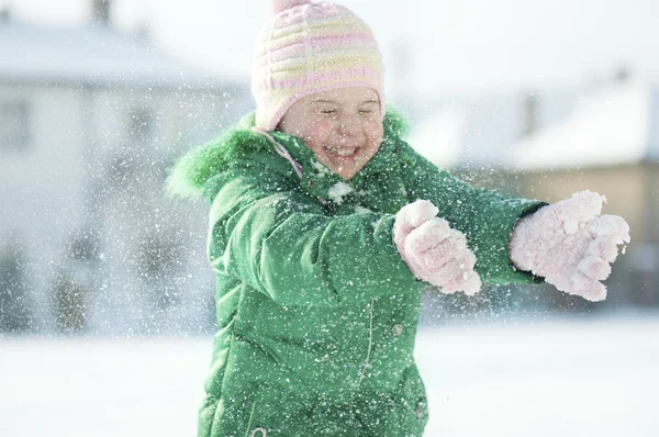 Menina na neve — Fotografia de Stock