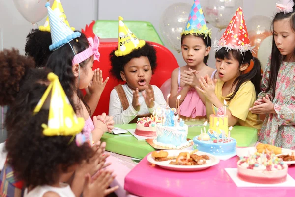 Feliz Evento Festa Aniversário Grupo Crianças Adoráveis Celebrar Festa Aniversário — Fotografia de Stock