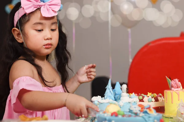 Feliz Evento Festa Aniversário Criança Adorável Comemorar Festa Aniversário Menina — Fotografia de Stock