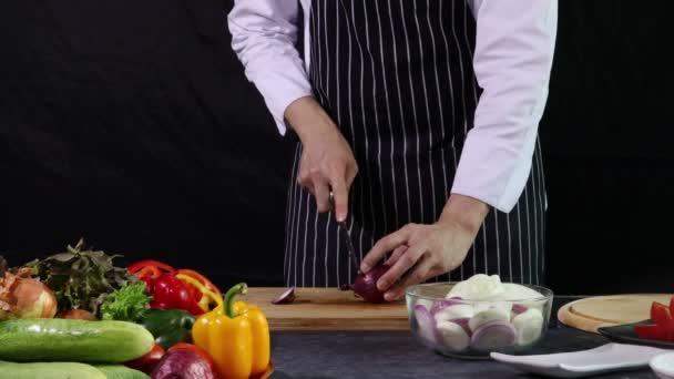 Boulanger Préparer Pâte Pain Verser Lait Dans Farine Avant Pétrir — Video