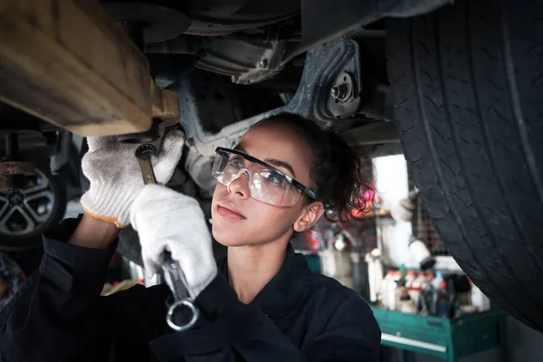 Female Auto Mechanic Work Garage Car Service Technician Woman Check — Fotografia de Stock