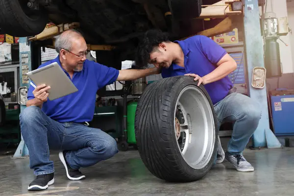 Two Mechanic Checking Wheel Garage Car Service Technician Check Repair — Fotografia de Stock