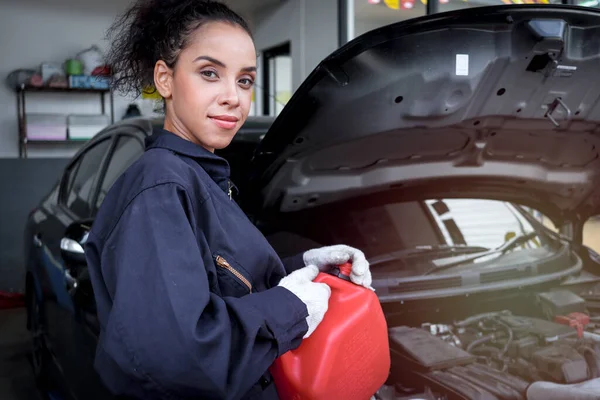 Female Mechanic Motor Oil Gallon Working Garage Car Service Technician — Fotografia de Stock
