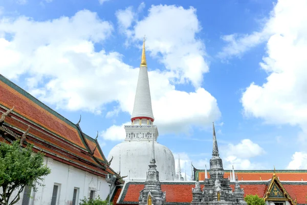ワット マハートの大塔ワマハワハン寺院南タイの歴史的都市であるナコンシータマサートの歴史的ランドマーク — ストック写真