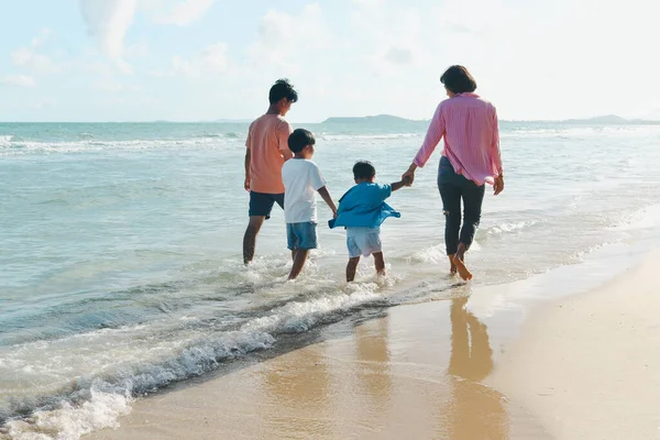 Familia Feliz Cuatro Pasar Tiempo Juntos Vacaciones Verano Padres Hijos — Foto de Stock