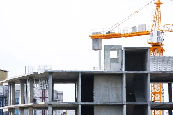 Construction of a residential house of concrete slabs