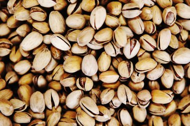 Bir sürü fıstık var. Yukarıdan bak. Düz yatıyordu