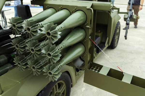 Artilleriefahrzeug Mit Mörsermunition Das Konzept Des Militärischen Eingreifens Der Streitkräfte — Stockfoto