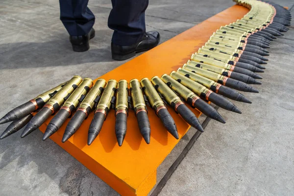 Granaten Für Ein Schweres Maschinengewehr Schusswaffenmunition Ist Sehen Nahaufnahme — Stockfoto