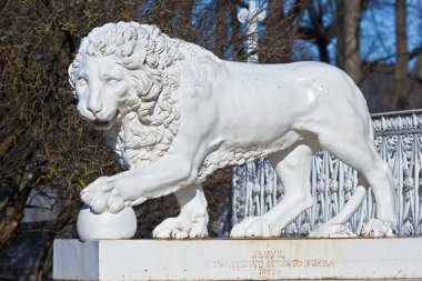 Aslan heykeli Sarayı'Elagin Adası'nda