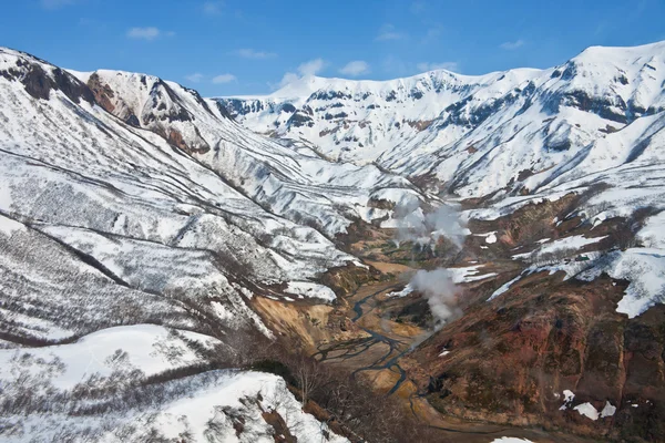 View of the Valley of Geysers, and Kronotsky nature reserve from a helicopter — Stock Photo, Image