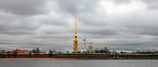 Вид Панораму Петропавловского Собора Стены Крепости Заячьем Острове Санкт Петербурге — стоковое фото