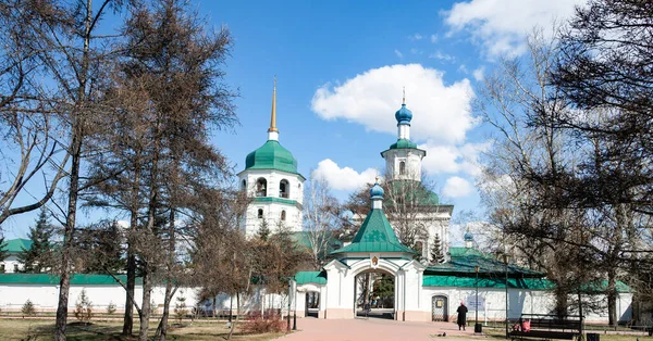 Uitzicht Ingang Van Binnenplaats Van Het Klooster Znamensky Irkoetsk Orthodox — Stockfoto