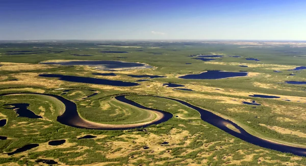 Północny Tundra Rzeczka Jezioro Bagno Wiosnę Helikopter Płaska Powierzchnia Arktycznej — Zdjęcie stockowe