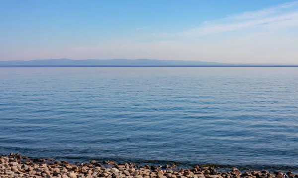 Baikal Vista Del Lago Tranquilo Desde Playa Guijarros Mañana Verano — Foto de Stock