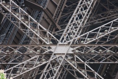 Eyfel Kulesi Paris metal yapılar geometri.