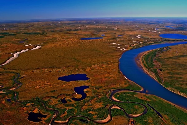 Tundra de la península de Taimyr en la primavera de vistas desde un helicóptero. Siberia, jalá, fraternidad, fraternidad, fraternidad, fraternidad. — Foto de Stock