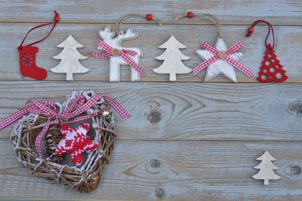 Gris espacio de copia vacío fondo de madera con decoración de navidad blanca y roja de madera — Foto de Stock