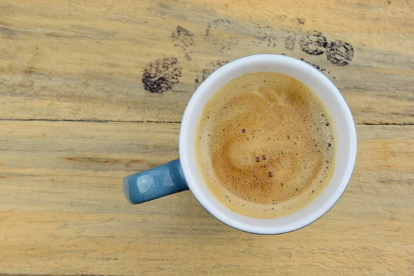 Blue coffee mug on old knotted wood with coffee text and empty space for layout — Stock Photo, Image